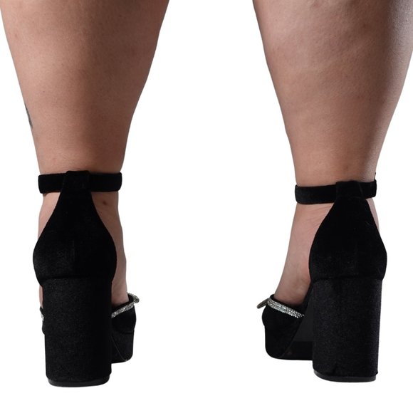 Lane Bryant Black Velvet Platform Heels with Rhinestone Bow Details NWT (8 Wide) - Picture 2 of 3